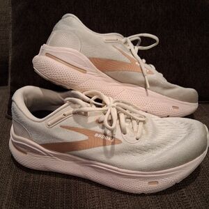 Brooks Ghost Max womens size 10